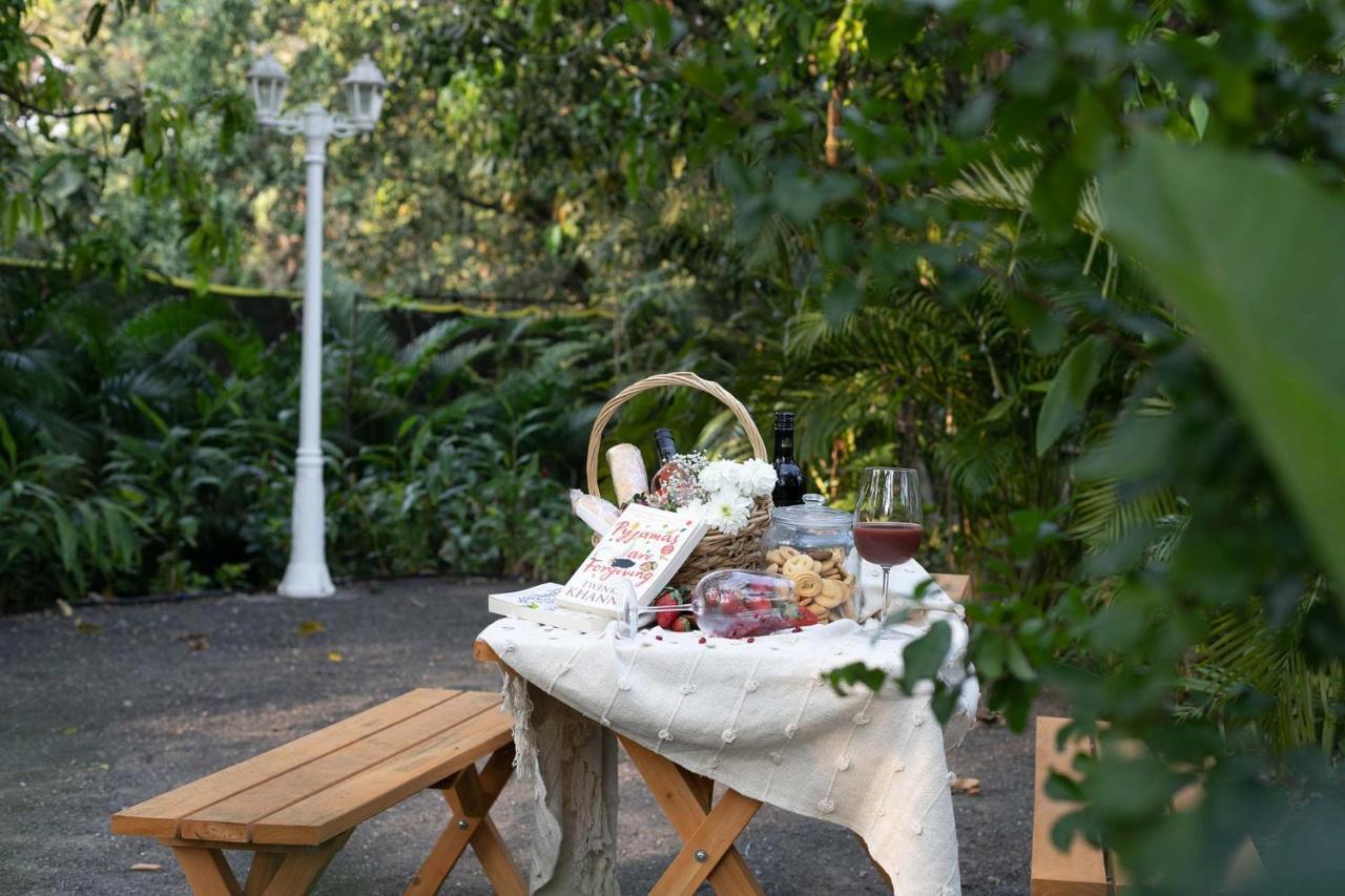 Stayvista At The Charcoal Villa Luxury Collection Alībāg Eksteriør billede
